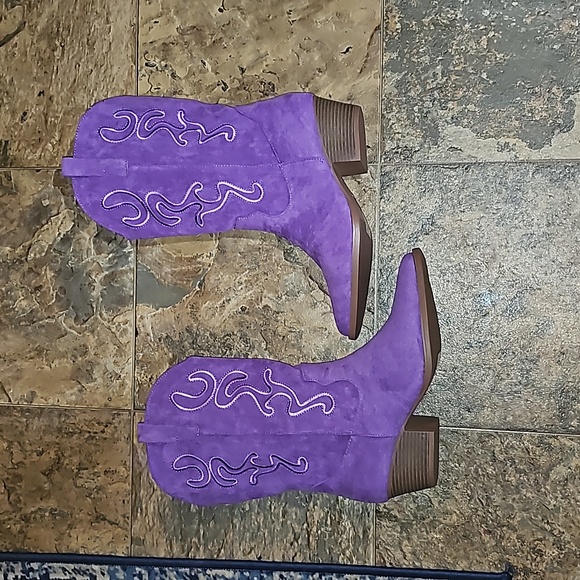 NEW WOMENS PURPLE💜 EMBROIDERED WEDGE SLIP-ON BOOTS - Picture 9 of 10